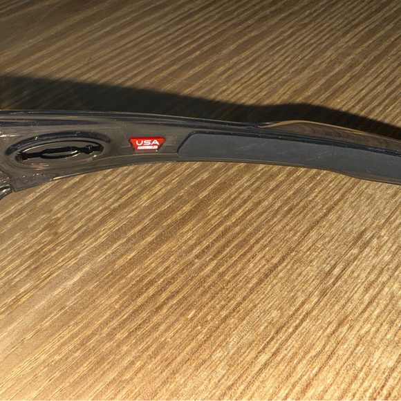 Men’s Oakley Turbine Gray Sunglasses with Case - Picture 5 of 13